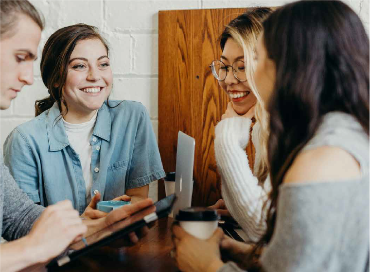 Profissionais em transição de carreira sendo orientados com propósito pela Inner Placement